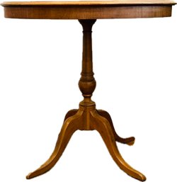 True Grand Rapids Cabinetmaking Oval Occasional Table