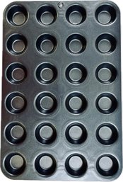 The Pampered Chef Deluxe Mini Muffin Pan