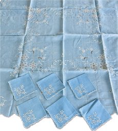 Square Blue & White Embroidered Tablecloth With 6 Napkins