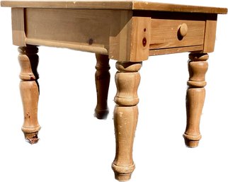 Broyhill Side Table With Central Draw & Turned Legs