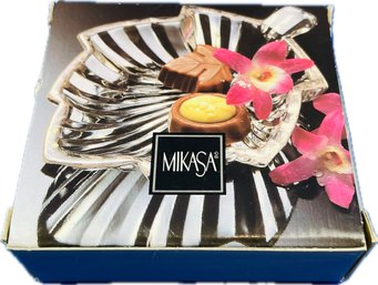 New! Never Used! Mikasa Crystal Dish With Original Box - Leaf Design