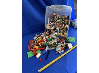 LEGOS 30 Qt Container 2