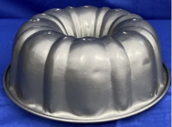 10 Inch Bundt Cake Pan