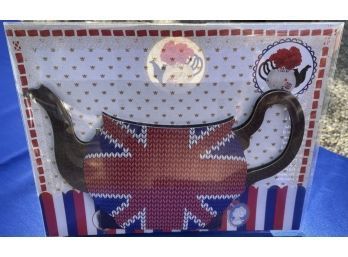 Union Jack Paper Cutout Table Topper In The Shape Of A Teapot - New!