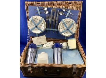 Brexton Picnic Basket - Made In England - Service For 4 - In Storage - Never Used