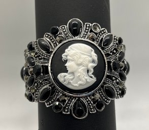 Beautiful Cameo Bracelet