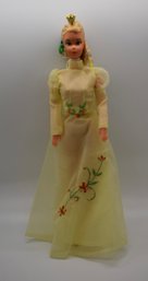 Vintage Gold Crown Barbie #521