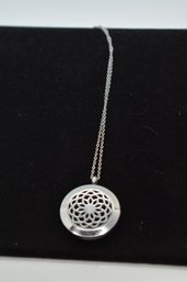 Silver Colored Compact Necklace #170