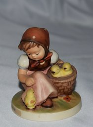 Chick Girl Hummel Goebel Lot #382