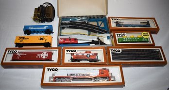 Tyco Train Lot 10 Pieces