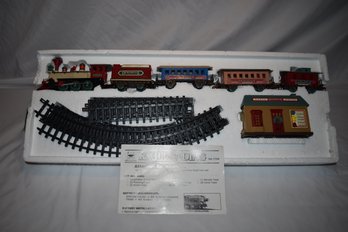 Dickensville Collectables Christmas Train No 173W