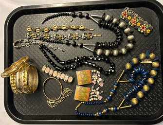 Vintage Lot Of Costume Jewelry Necklaces, Bracelets, Earrings #572