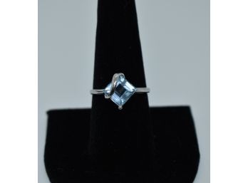 10K Gold Stunning Blue Topaz Ring