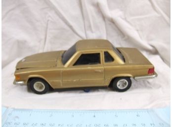 Vintage 1972 Mercedes Benz 350SL (Gold) AM Radio # 3133