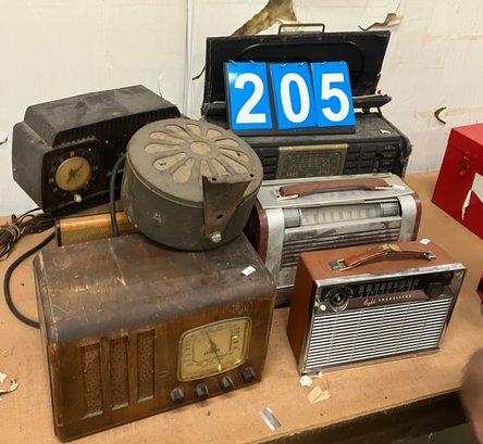 Group Lot Of Vintage Radios And Speaker Incl A Transoceanic
