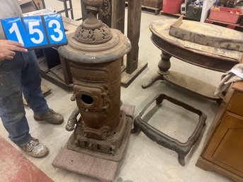 Antique 'crawford Tropic' Parlor Heating Stove With Finial