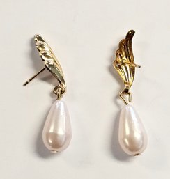 Vintage Dangle Tear Drop Pearl And Swirl Gold Dangle Earrings  1.4 Grams