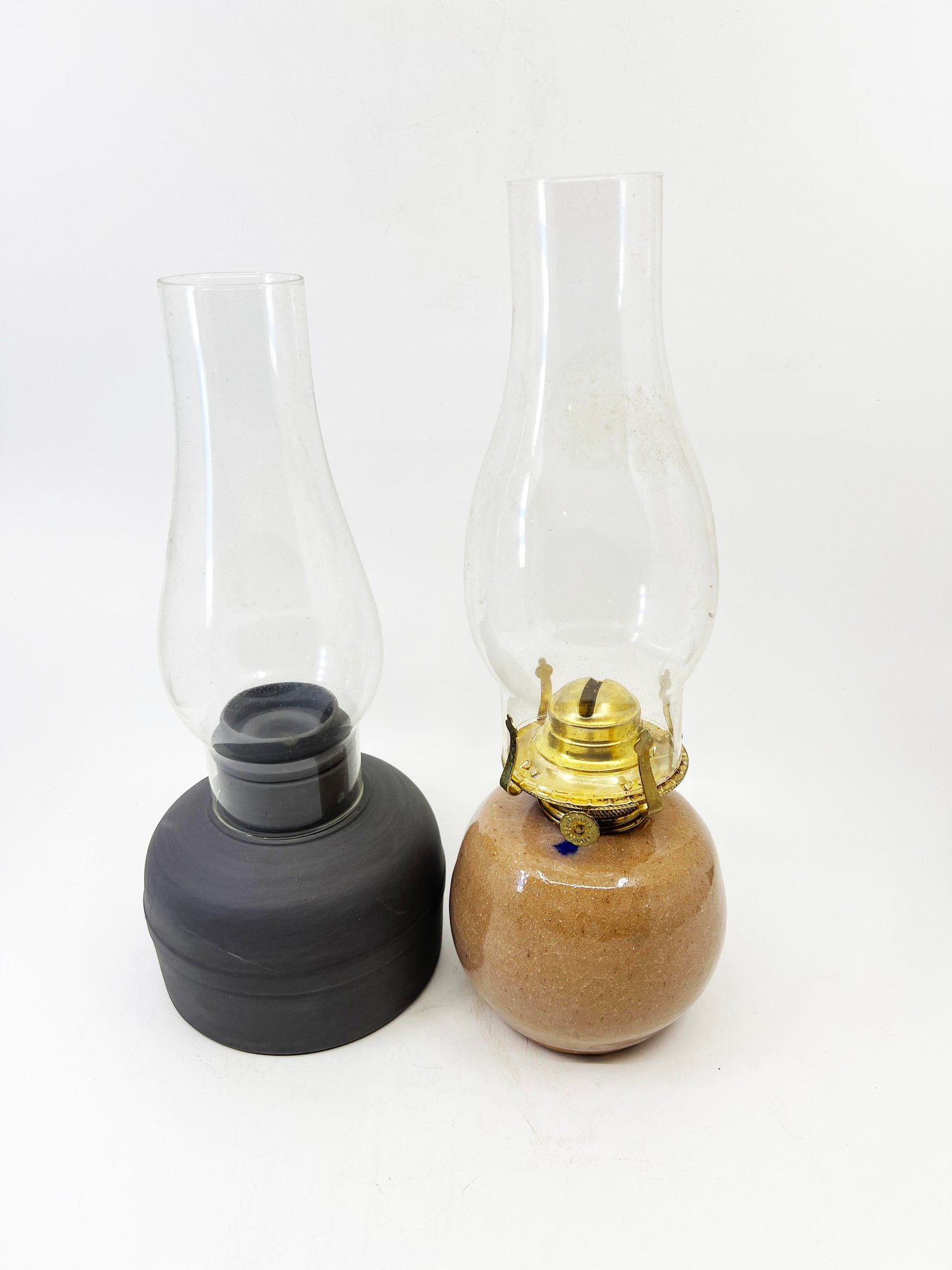 (BAS39) PAIR OF 2 VINTAGE HURRICANE OIL LAMPSLAMPLIGHT FARMS