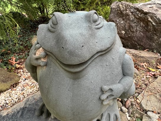 YARD DECOR - RESIN FROG WITH LOTS OF SPOTS GARDEN STATUE - 19' BY 19'