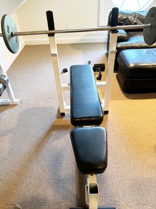 (GYM-6) FREE WEIGHT FLAT BENCH W/WEIGHTS AS SHOWN-LOCATED 3RD FLOOR-EXPERIENCED MOVERS REQUIRED