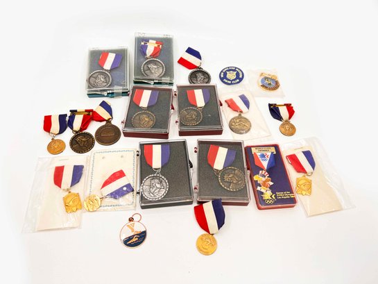 (D-28) VINTAGE LOT OF APPROX. 20 SWIMMING MEDALS
