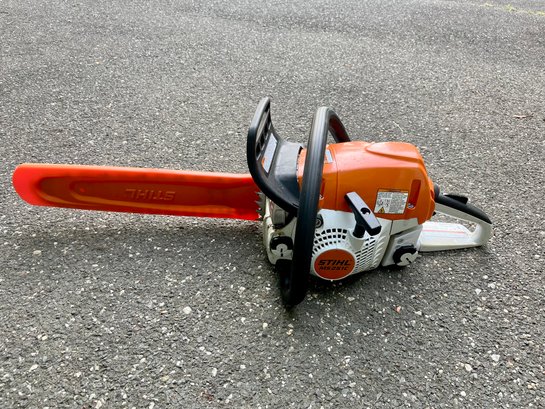 (GAR) STIHL MS 251C CHAINSAW - USED ONLY ONCE & STORED - 18' BLADE