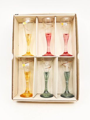 (C-27) NEW IN BOX VINTAGE SET OF 6 CRYSTAL MODE LAVORATE DECORATO COLORED NECK AND TRIM GLASSWARE
