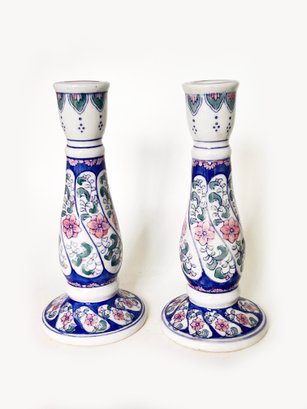 (GA-8) VINTAGE PAIR OF BLUE/WHITE/PINK FLORAL CHINOISERIE CANDLESTICKS-APPROX.9' TALL