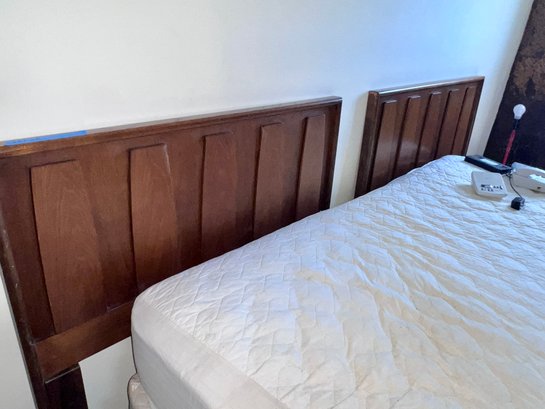 PAIR OF AMERICAN OF MARTINSVILLE 1960'S MCM WALNUT TWIN SIZE HEADBOARDS - 44' BY 40'