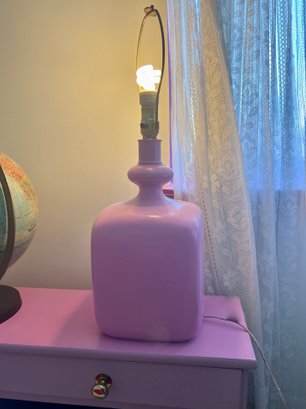 (BR) VINTAGE CERAMIC TABLE LAMP PAINTED PINKY MAUVE - 8' BY 8' BY 24'