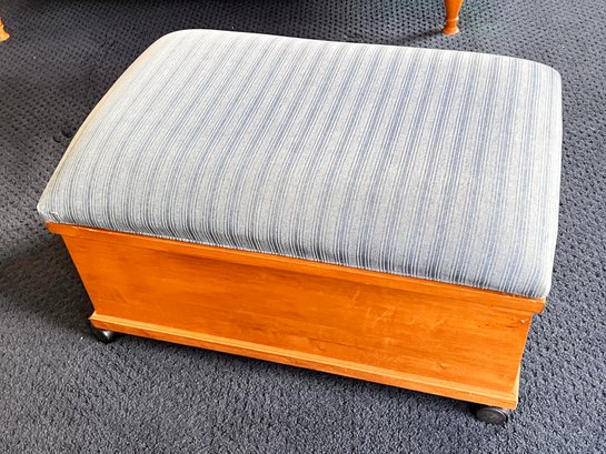 (H-3) UPHOLSTERED OTTOMAN/FOOT STOOL W/STORAGE-APPROX. 30' X 21' X 17'-LOCAL PU ONLY-2ND FLOOR