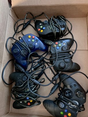 (LR) LOT OF FIVE XBOX CONTROLLERS - UNTESTED