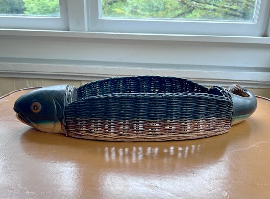 (XK-14) RUSTIC WOOD TROUT FISH SERVING OR DISPLAY BASKET - 22' BY 7' BY 4'