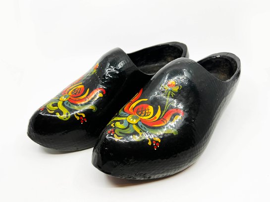 (B-32) PAIR OF BLACK DUTCH CLOGS PAINTED WITH ROSEMALING DECORATION - 14' BY 5.5'