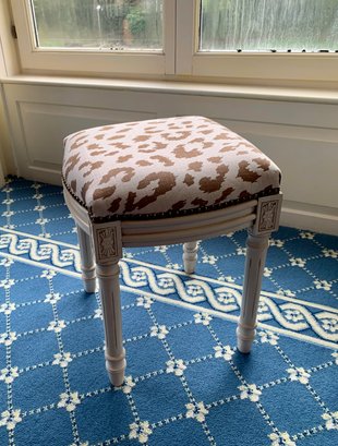 (UD-3) SMALL ACCENT STOOL WITH GIRAFFE PATTERN CUSHION - 17' BY 15', 19' HIGH