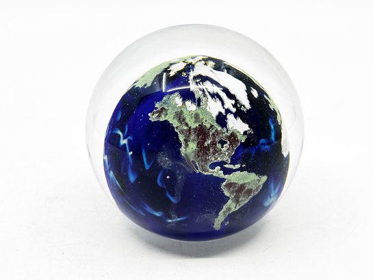 (LIB-30) VINTAGE SIGNED 1992 LUNDBERG STUDIOS GLASS WORLD GLOBE PAPERWEIGHT-CAN BE SHIPPED