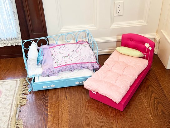 (A56) LOT OF 2 AMERICAN GIRL DOLLS BEDS W/ACCESSORIES AS SHOWN APPROX. 18' WIDE EACH