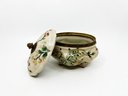 (A24) MATCHING PAIR OF DECORATIVE HAND PAINTED CERAMIC LIDDED BOWLS W/BRASS MOUNTS -'ORIENTAL ACCENT' 7' & 5.5