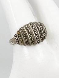 (J-18) VINTAGE/MCM STERLING SILVER LADIES RING SPARKLES-SIZE 7 1/2 WEIGHT 2.94 DWT