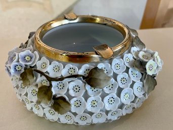 (x) VINTAGE PORCELAIN ASHTRAY WITH HUNDREDS OF TINY PORCELAIN FLOWERS - FRENCH OR ITALIAN - 6'