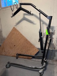 (Gar) MEDICAL PATIENT LIFT - 'DRIVE REF. 13023SV - 450 LB.  - LOCATED IN GARAGE FOR EASY PICK UP