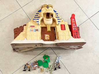 (D-52) VINTAGE FISHER PRICE 2001 GREAT ADVENTURES HIDDEN TREASURES EGYPTIAN PYRAMID-W/FIGURES-AS IS