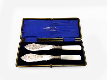 (A-11) ANTIQUE SET OF 'CHRISTOPHER JOHNSON & CO.' BUTTER/CHEESE SPREADER W/MOTHER OF PEARL HANDLES ORIG. CASE