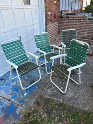 (G) FOUR VINTAGE VINYL GREEN & WHITE PATIO SLING CHAIRS - FOLDING CHAIRS