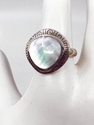 (J-22) VINTAGE/MCM STERLING SILVER AND MOTHER OF PEARL LADIES RING-MARKED 925-SIZE 6 1/2 WEIGHT 4.41 DWT