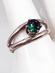 (J-35) VINTAGE/MCM STERLING SILVER AND GREEN STONE/GLASS LADIES RING-SIZE 8 12 WEIGHT 2.52 DWT