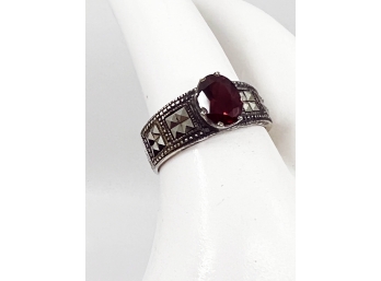 (J-45) VINTAGE STERLING SILVER MARCASITE RING WITH GARNET? OVAL STONE -SIZE 7 WEIGHT 2.35 DWT