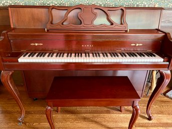 BEAUTIFUL KAWAI DESIGNER CONSOLE UPRIGHT PIANO - MODEL 607, F013339 WITH BENCH