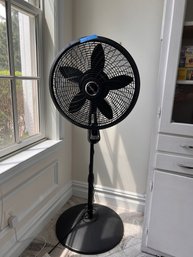 (P-1) LASKO STANDING OSCILLATING FAN WITH REMOTE, WORKING