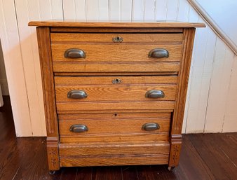 (UUU19) ANTIQUE OAK THREE DRAWER CHEST OF DRAWERS - 30' BY 16' BY 32'